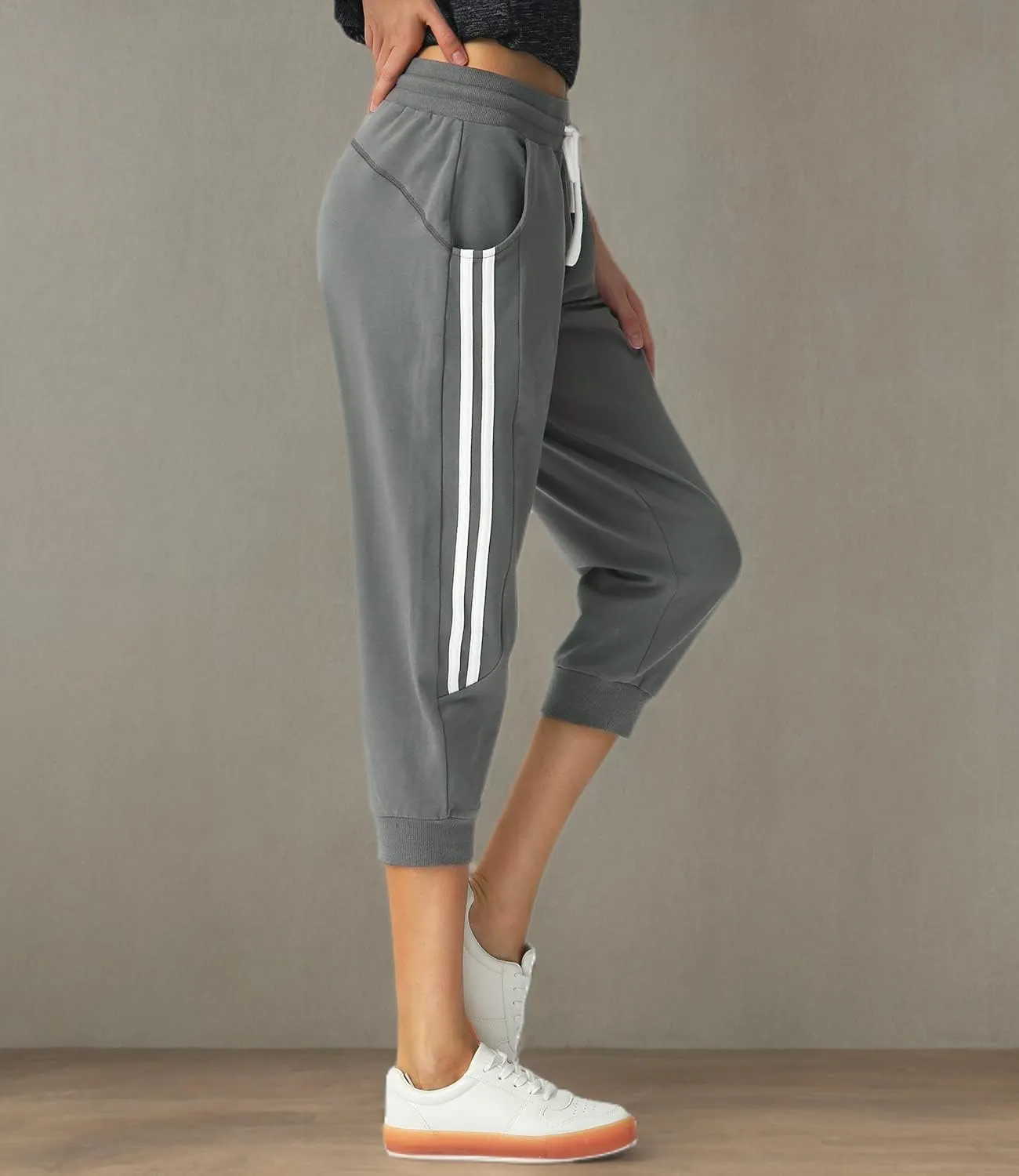 SPECIALMAGIC Women's 2 Pack Capri Pants Cropped Joggers with Pockets Capri Sweatpants